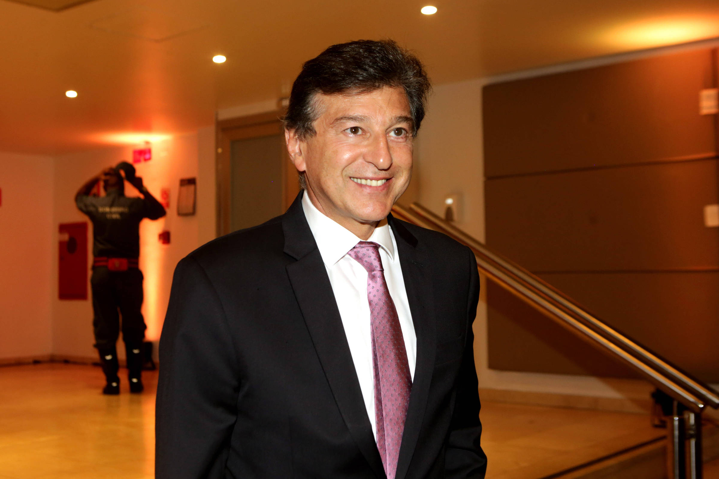 Vacinação privada traz benefício econômico e agilidade para o SUS, diz médico do Einstein